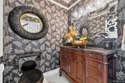 Bath - 15710 Meadows Dr, Riverview, MI 48193 photo 1 of 6