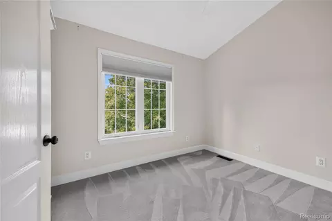 Bedroom - 15710 Meadows Dr, Riverview, MI 48193 photo 3 of 7