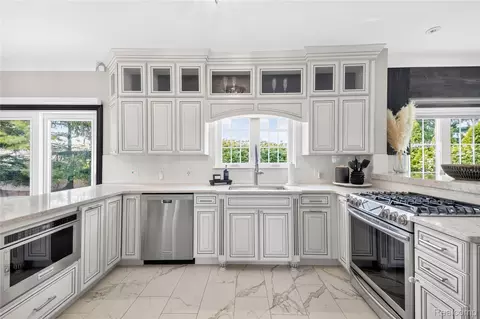 Kitchen - 15710 Meadows Dr, Riverview, MI 48193 photo 1 of 7