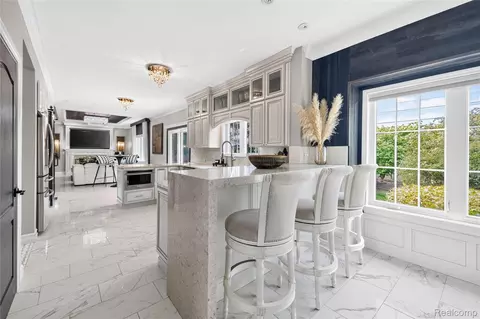 Kitchen - 15710 Meadows Dr, Riverview, MI 48193 photo 6 of 7