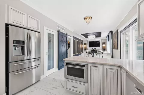 Kitchen - 15710 Meadows Dr, Riverview, MI 48193 photo 5 of 7