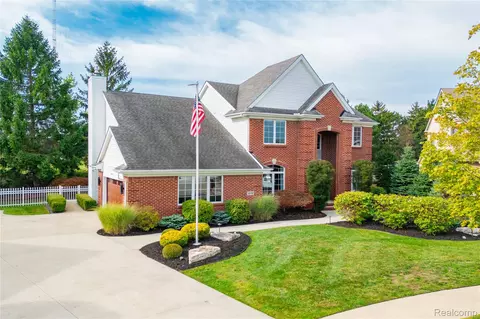 Exterior - 15710 Meadows Dr, Riverview, MI 48193 photo 2 of 3