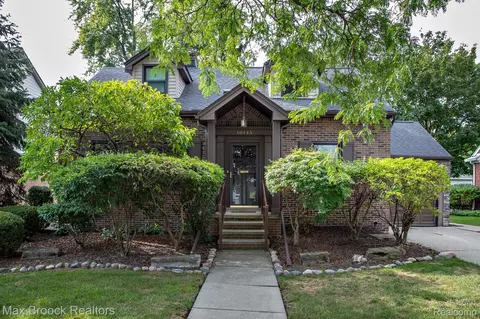 10145 Borgman Ave, Huntington Woods, MI 48070