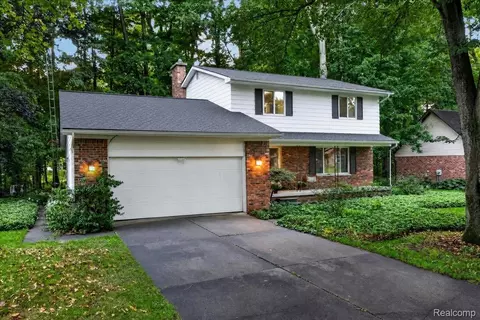 Exterior - 2249 Belle Meade Dr, Davison, MI 48423 photo 8 of 9