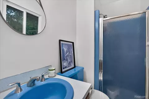 Bath - 2249 Belle Meade Dr, Davison, MI 48423 photo 2 of 3