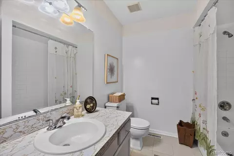 Bath - 2249 Belle Meade Dr, Davison, MI 48423 photo 3 of 3