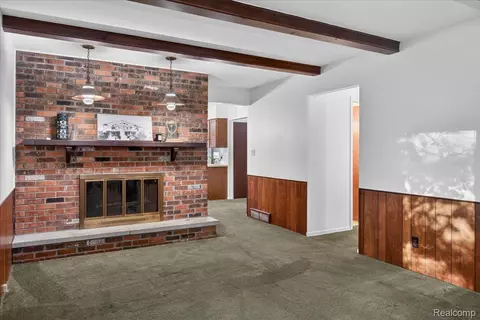 Living - 2249 Belle Meade Dr, Davison, MI 48423 photo 5 of 6
