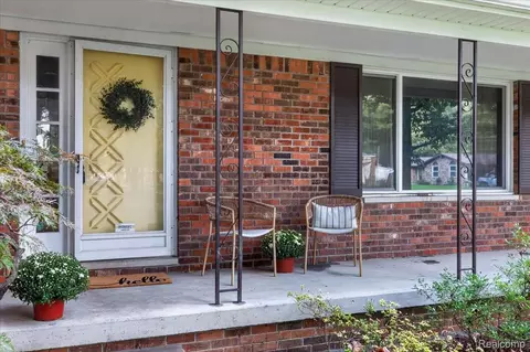 Exterior - 2249 Belle Meade Dr, Davison, MI 48423 photo 5 of 9
