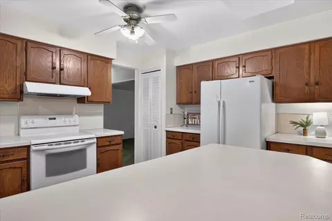 Kitchen - 2249 Belle Meade Dr, Davison, MI 48423 photo 3 of 4