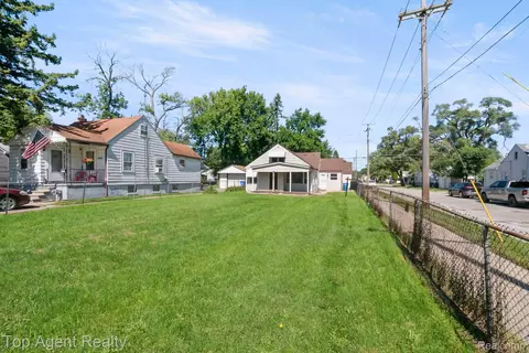 Exterior - 7285 Prospect Ave, Warren, MI 48091 photo 5 of 9