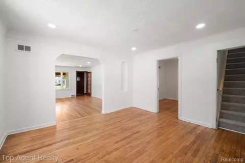 Living - 7285 Prospect Ave, Warren, MI 48091 photo 6 of 6