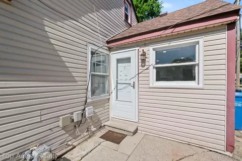 Entry Way - 7285 Prospect Ave, Warren, MI 48091 photo 8 of 8