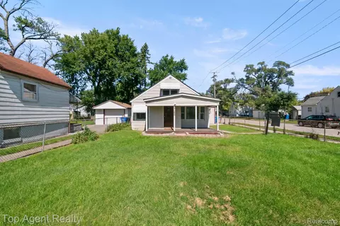 Exterior - 7285 Prospect Ave, Warren, MI 48091 photo 3 of 9