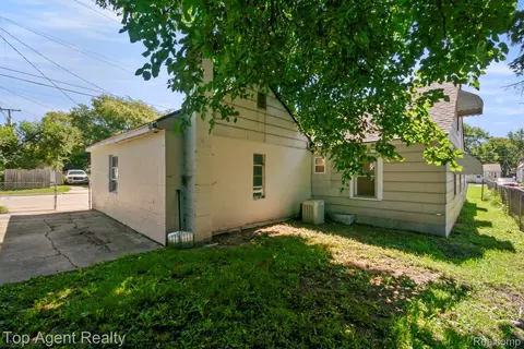 Exterior - 7285 Prospect Ave, Warren, MI 48091 photo 8 of 9