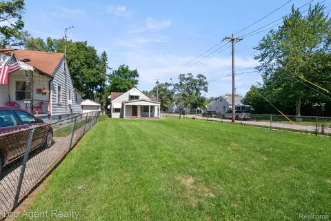 Exterior - 7285 Prospect Ave, Warren, MI 48091 photo 6 of 9