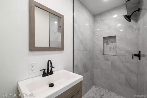 Bath - 7285 Prospect Ave, Warren, MI 48091 photo 1 of 4