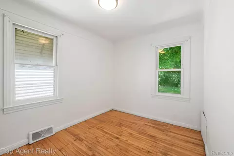 Bedroom - 7285 Prospect Ave, Warren, MI 48091 photo 3 of 4