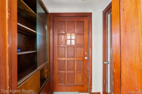 Entry Way - 7285 Prospect Ave, Warren, MI 48091 photo 7 of 8