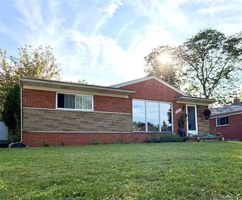 32833 Merritt Dr, Westland, MI 48185