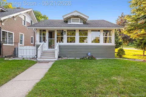 795 Carpenter St, Northville, MI 48167
