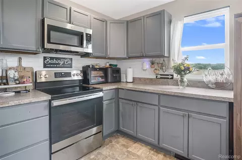 Kitchen - 8330 Baldwin Rd, Gaines, MI 48436 photo 3 of 4