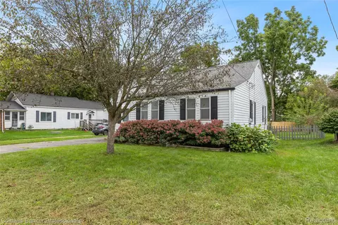 909 Cogswell St NW, Walker, MI 49544