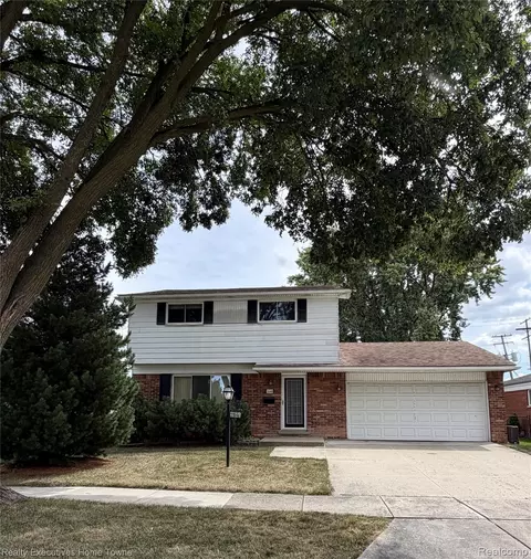 31648 Edgeworth Dr, Madison Heights, MI 48071