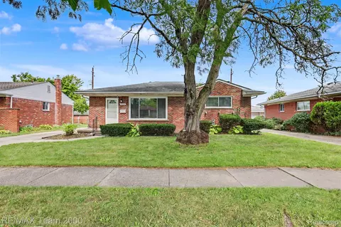 26366 Ann Arbor Trl, Dearborn Heights, MI 48127