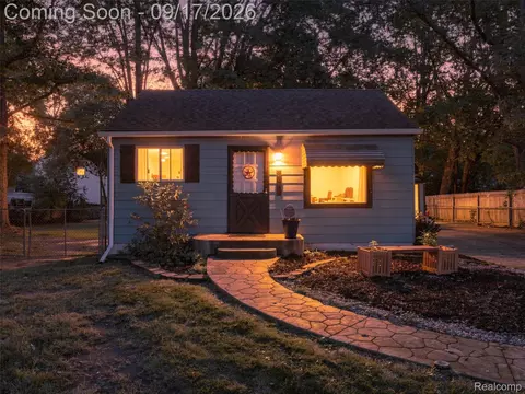 21184 Flanders St, Farmington Hills, MI 48335