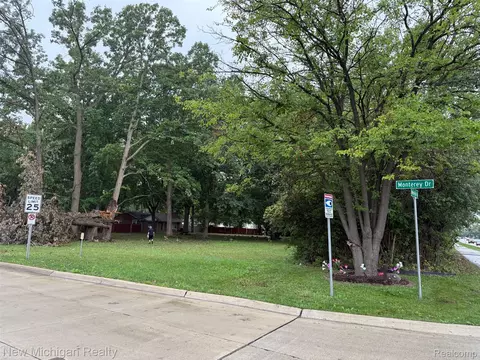 21225 W 12 Mile Rd, Southfield, MI 48076
