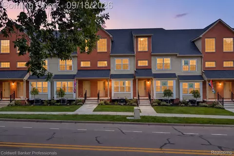 512 Village Ln, Milford, MI 48381