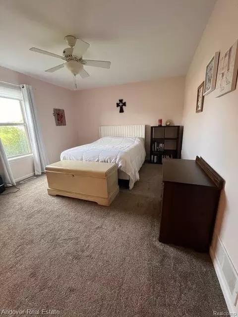 Bedroom - 6294 Princess Ct, Flint, MI 48433 photo 2 of 2