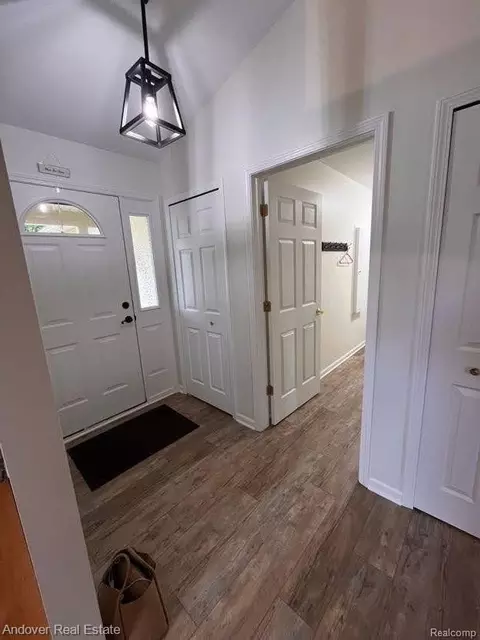 Entry Way - 6294 Princess Ct, Flint, MI 48433 photo 1 of 3