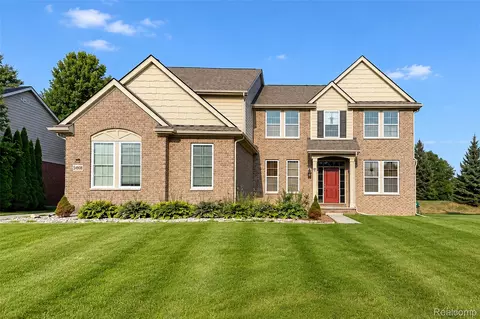 54908 N Grenelefe Cir W, Lyon, MI 48178