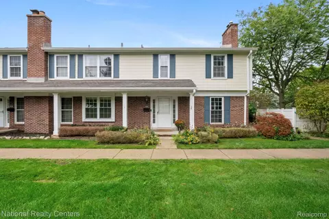 42142 Roscommon St, Northville, MI 48167