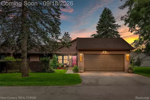 7746 Oakland Pl, Waterford, MI 48327