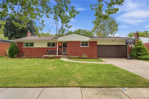29103 Barkley St, Livonia, MI 48154