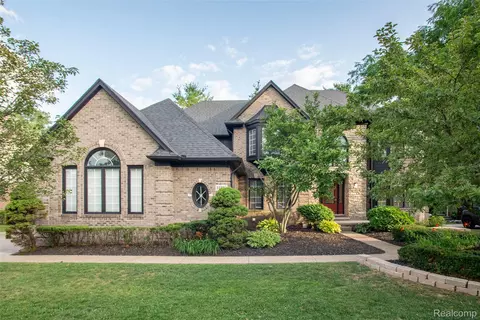11226 Wilshire Dr, Shelby Township, MI 48315