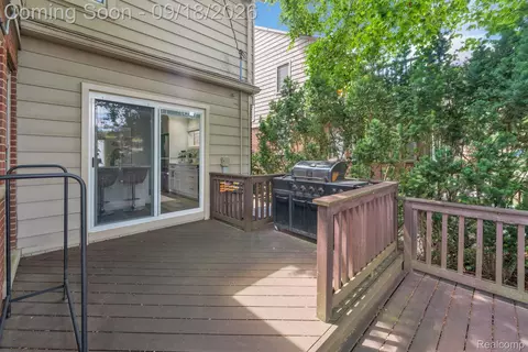 Exterior - 23118 Beech St, Dearborn, MI 48124 photo 7 of 9