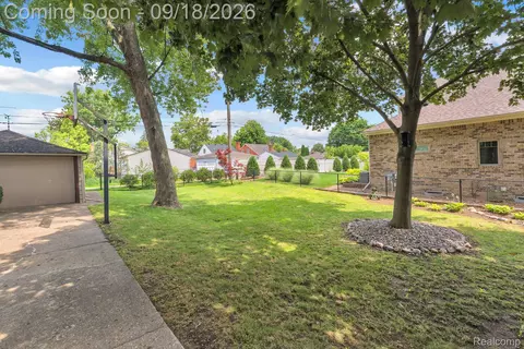 Exterior - 23118 Beech St, Dearborn, MI 48124 photo 3 of 9