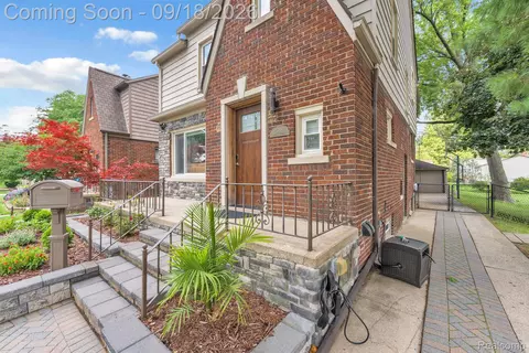 Exterior - 23118 Beech St, Dearborn, MI 48124 photo 2 of 9