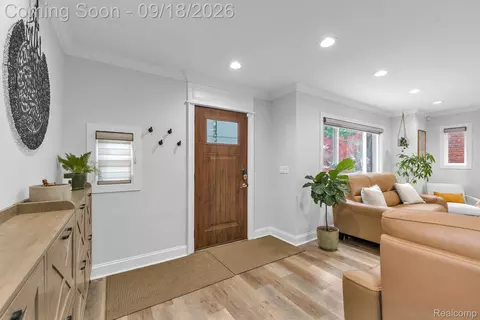 Entry Way - 23118 Beech St, Dearborn, MI 48124 photo 3 of 4