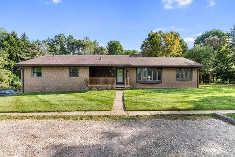 8269 Currie Rd, Northville, MI 48168