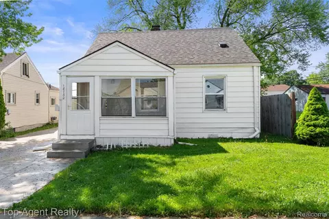 18730 Meier St, Roseville, MI 48066