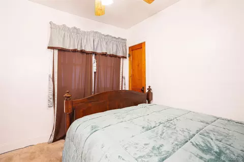 Bedroom - 425 E Jamieson St, Flint, MI 48505 photo 4 of 10