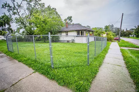 Exterior - 425 E Jamieson St, Flint, MI 48505 photo 3 of 11