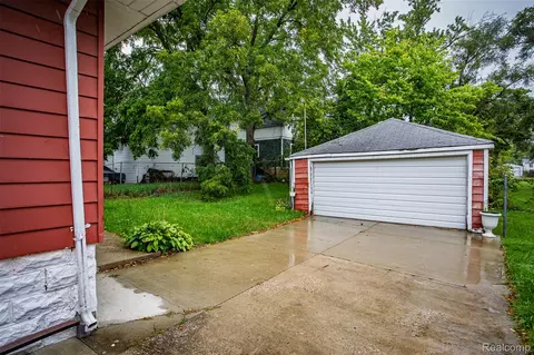 Exterior - 425 E Jamieson St, Flint, MI 48505 photo 1 of 11