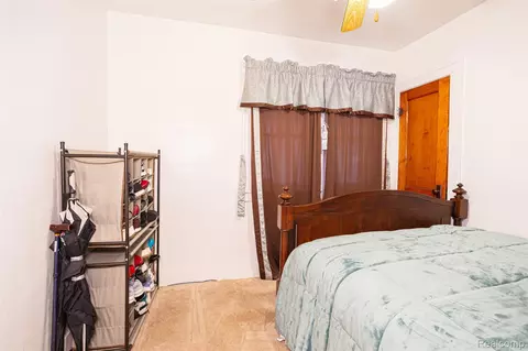 Bedroom - 425 E Jamieson St, Flint, MI 48505 photo 7 of 10
