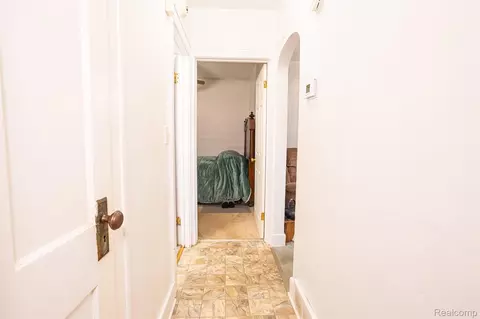 Entry Way - 425 E Jamieson St, Flint, MI 48505 photo 1 of 3