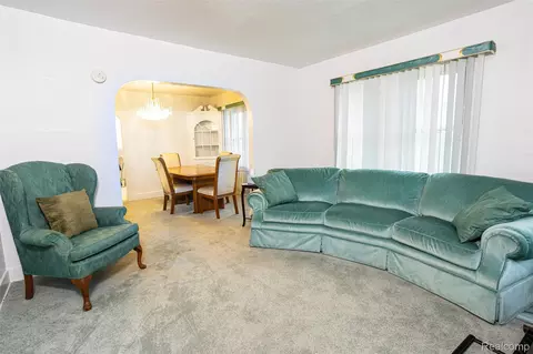 Living - 425 E Jamieson St, Flint, MI 48505 photo 2 of 2